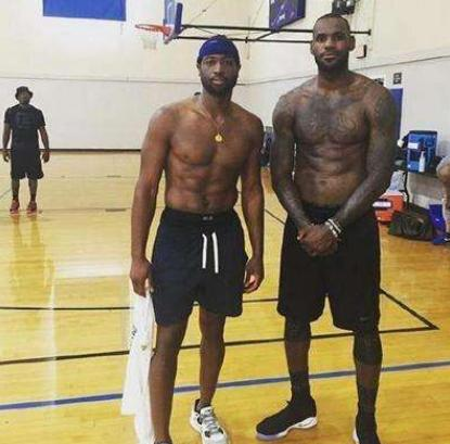 一名拖后者 一名拖后者